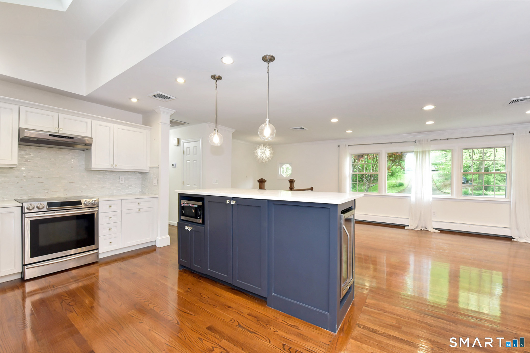 17 Grey Hollow Road Norwalk, CT 06850 - Photo 4 of 39
