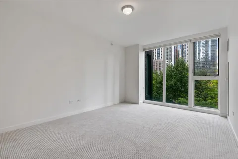 $2,319,000 | 194 North Park Drive, Chicago, IL 60601