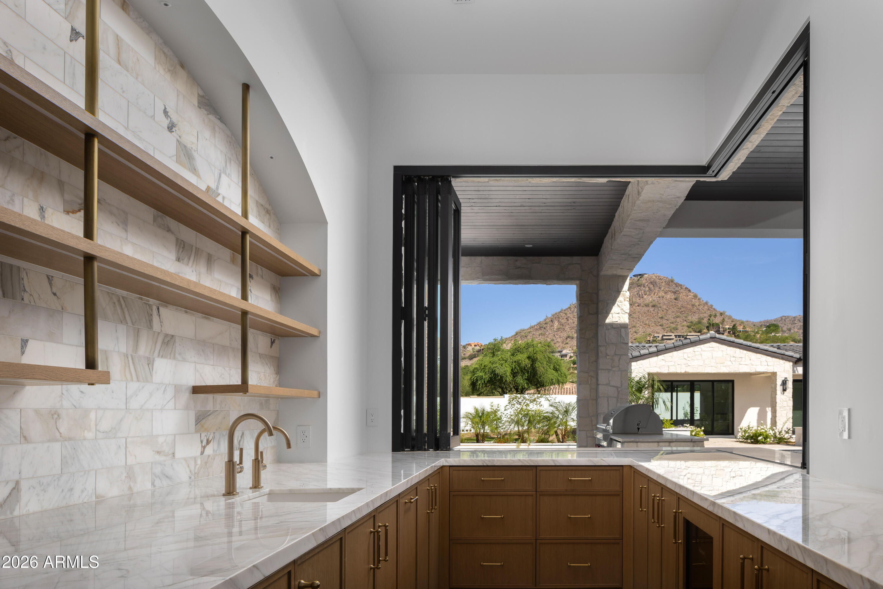 6610 North Mountain View Road Paradise Valley, AZ 85253 - Photo 11 of 27 Bar Views