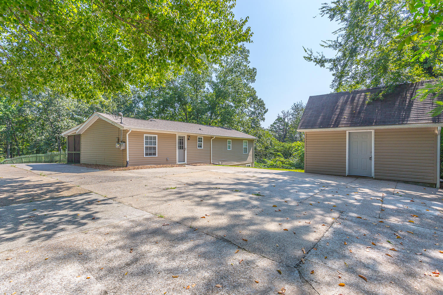 8828 Igou Gap Road Chattanooga, TN 37421 - Photo 4 of 60 8828 Igou Gap-21