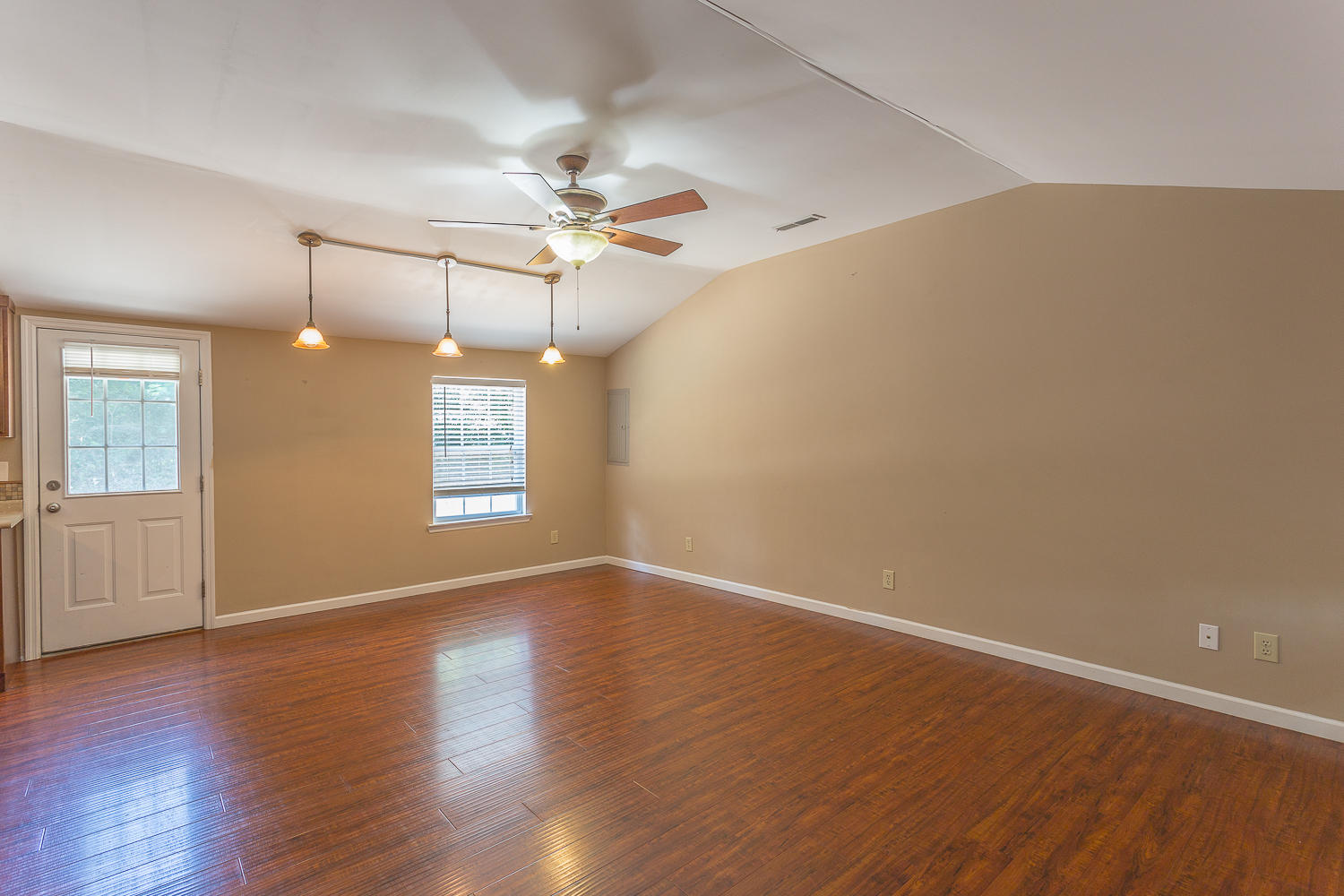 8828 Igou Gap Road Chattanooga, TN 37421 - Photo 7 of 60 8828 Igou Gap-33