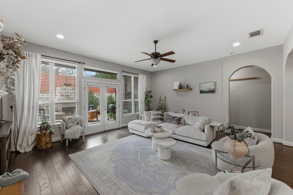 5425 Cherokee Draw Road Austin, TX 78738 - Photo 6 of 40 Hardwood floors and generous natural light elevate this inviting living space.