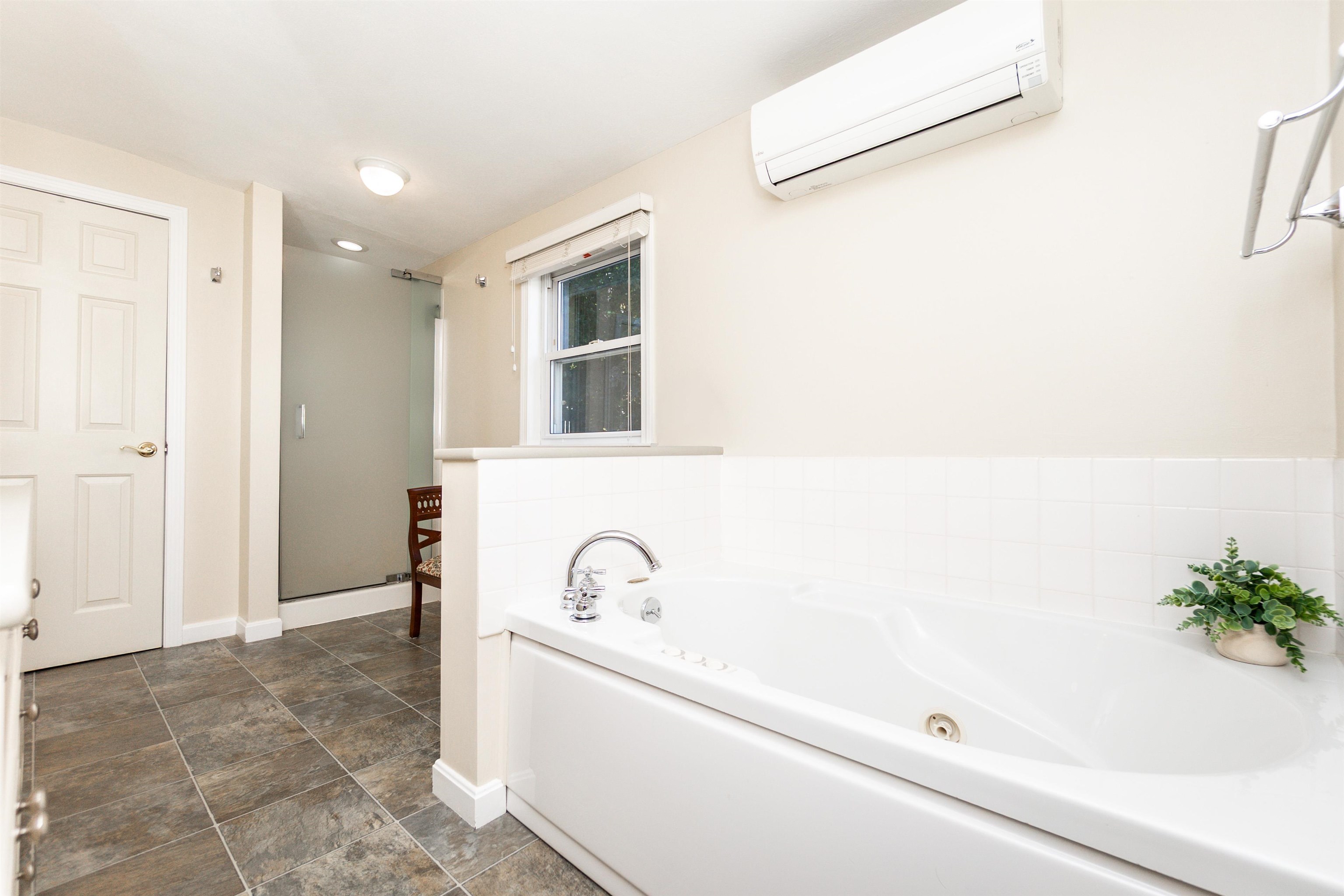 61 President Road Manchester, NH 03103 - Photo 39 of 50