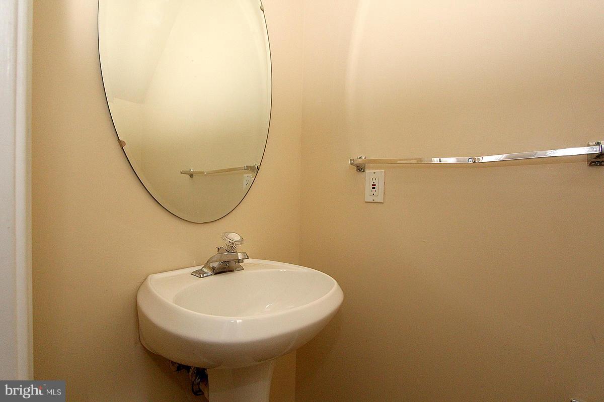 5529 Shallow River Road Clinton, MD 20735 - Photo 12 of 30 Bath