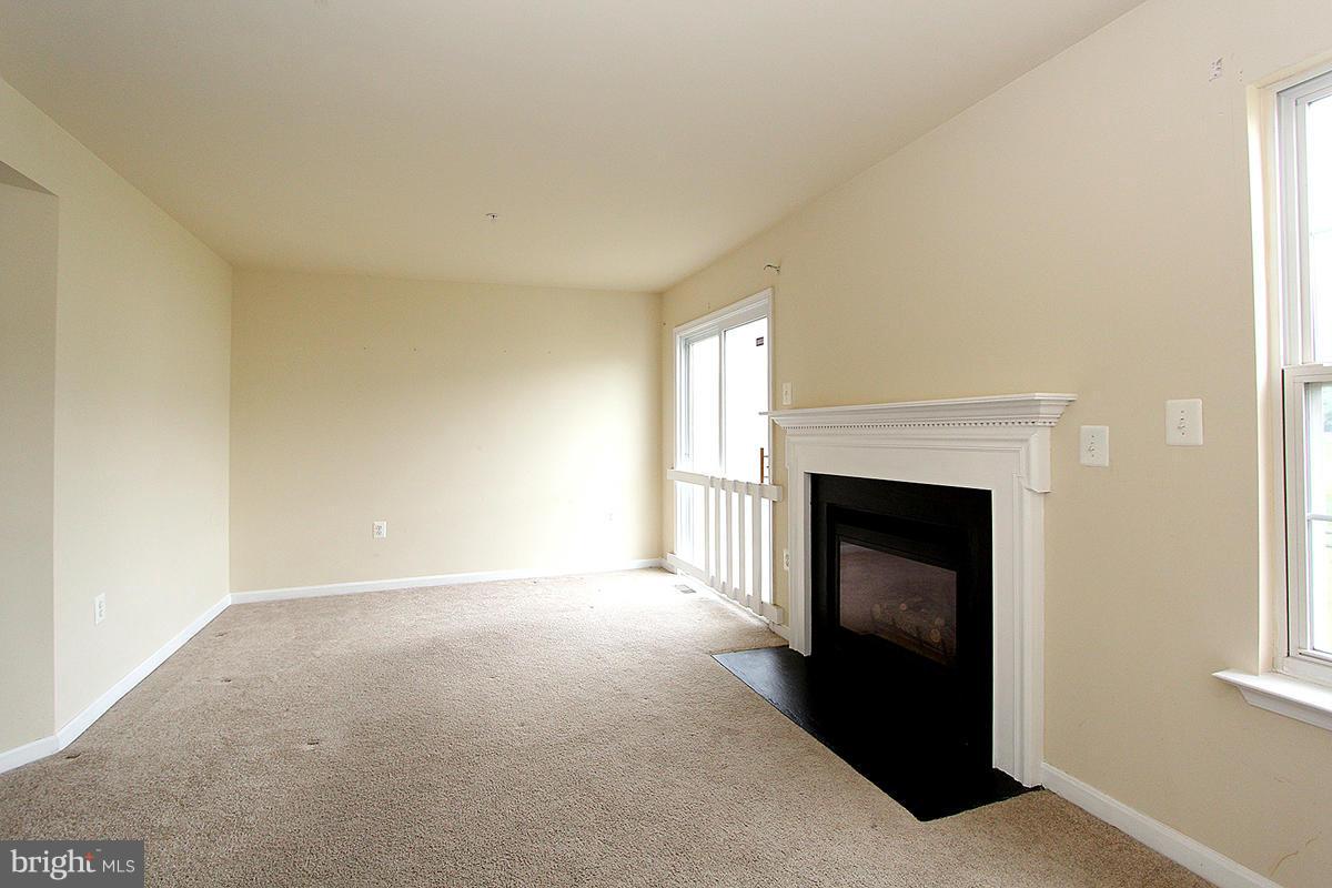 5529 Shallow River Road Clinton, MD 20735 - Photo 13 of 30 Living Room