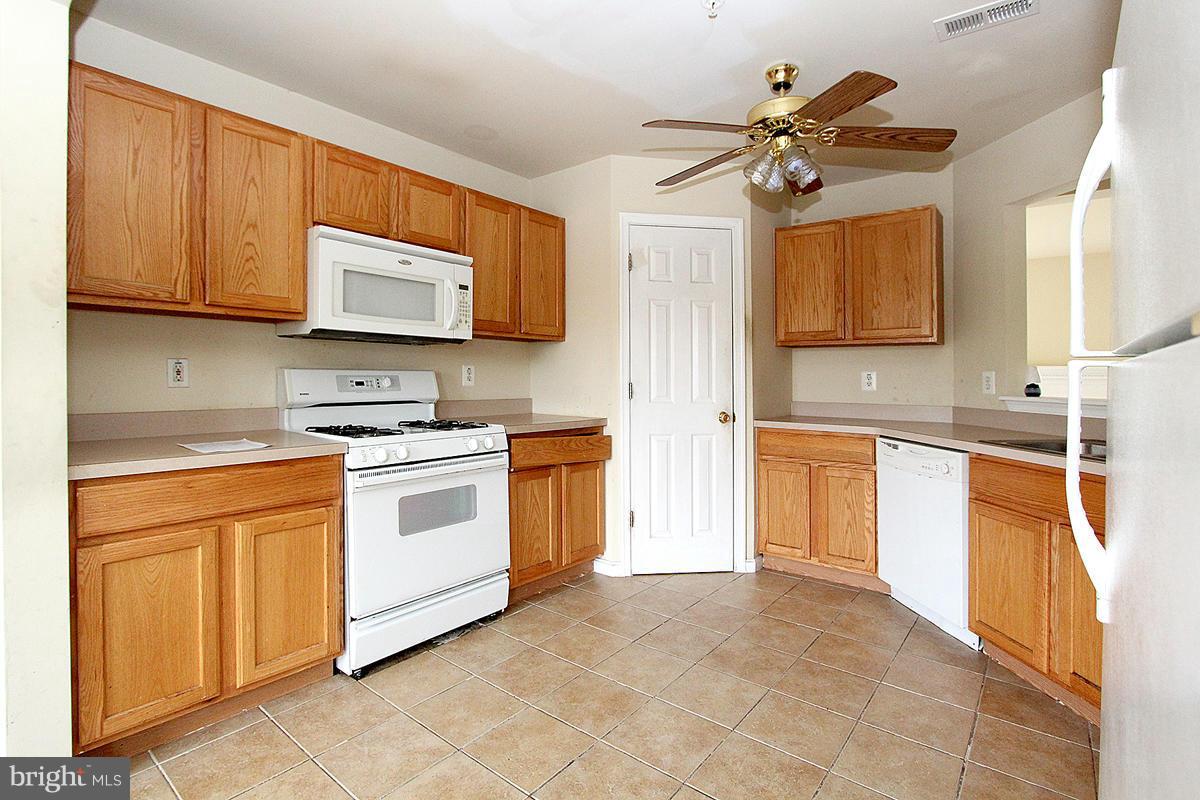 5529 Shallow River Road Clinton, MD 20735 - Photo 19 of 30 Kitchen