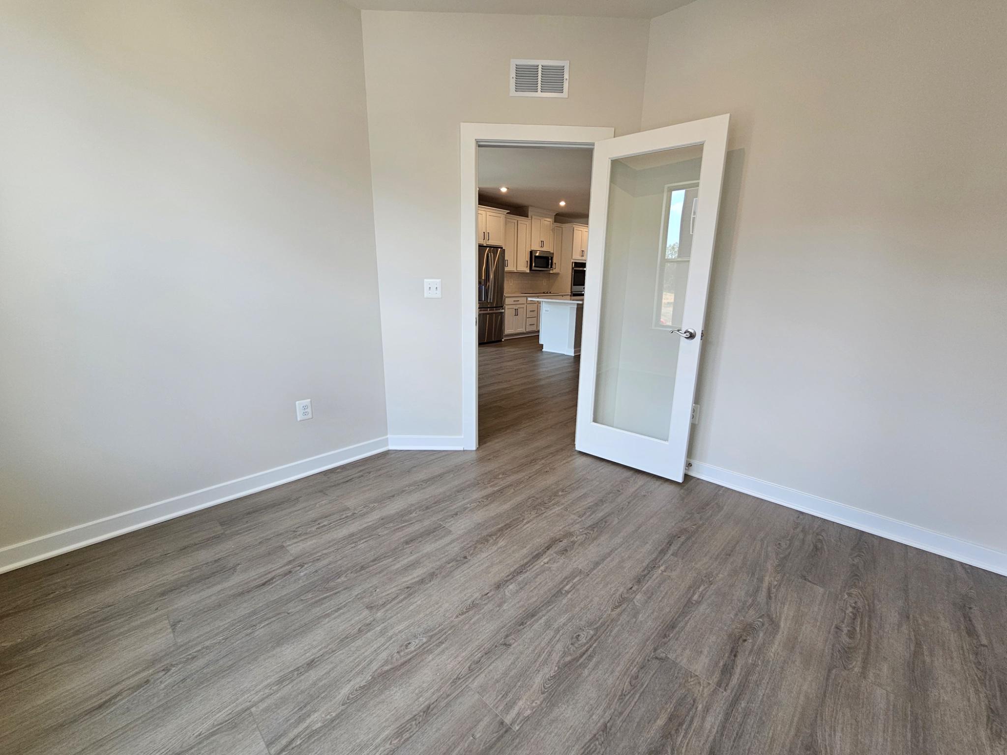 13721 Cobble Loop Woodbridge, VA 22193 - Photo 6 of 27 Large office space on main level.