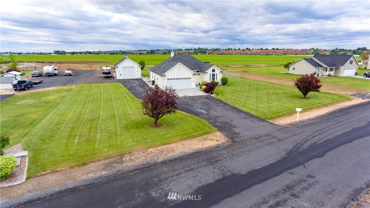 8118 2.4 Road Northeast Moses Lake, WA 98837 - Photo 3 of 25 Gallery Image 3