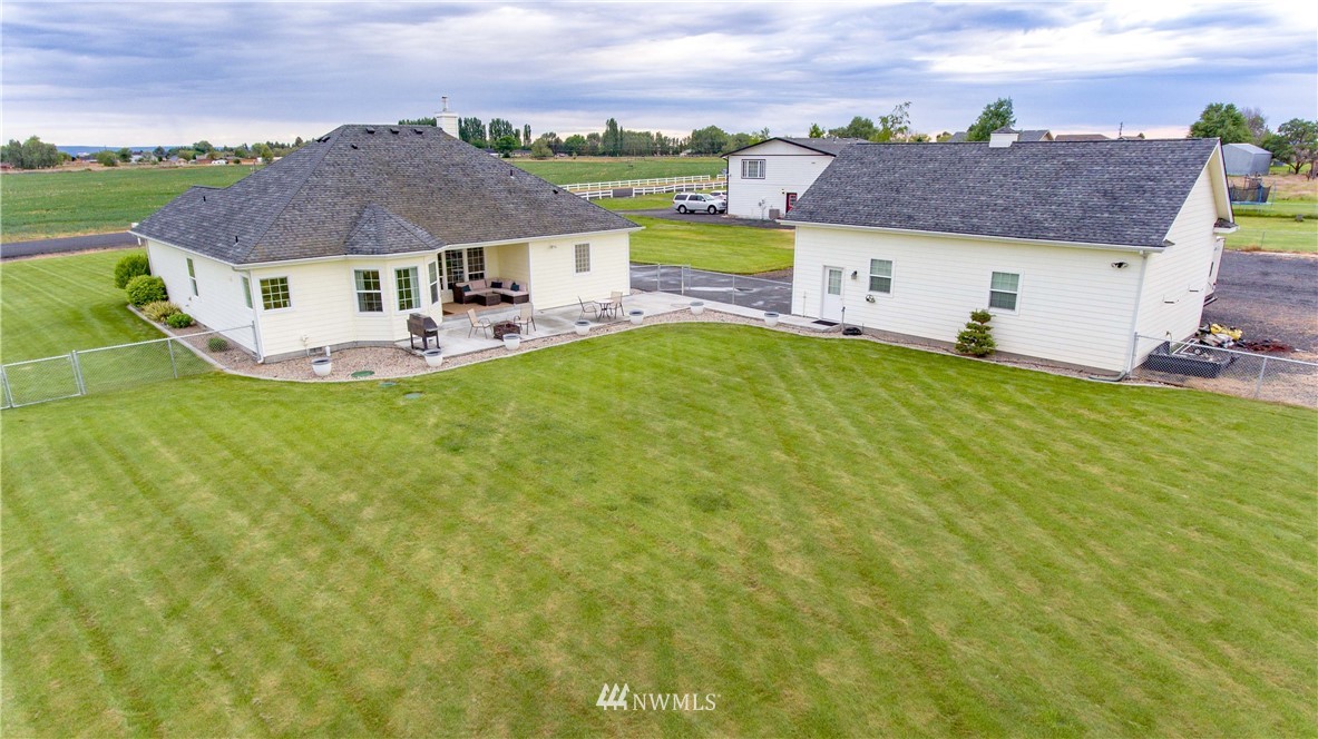8118 2.4 Road Northeast Moses Lake, WA 98837 - Photo 4 of 25 Gallery Image 4