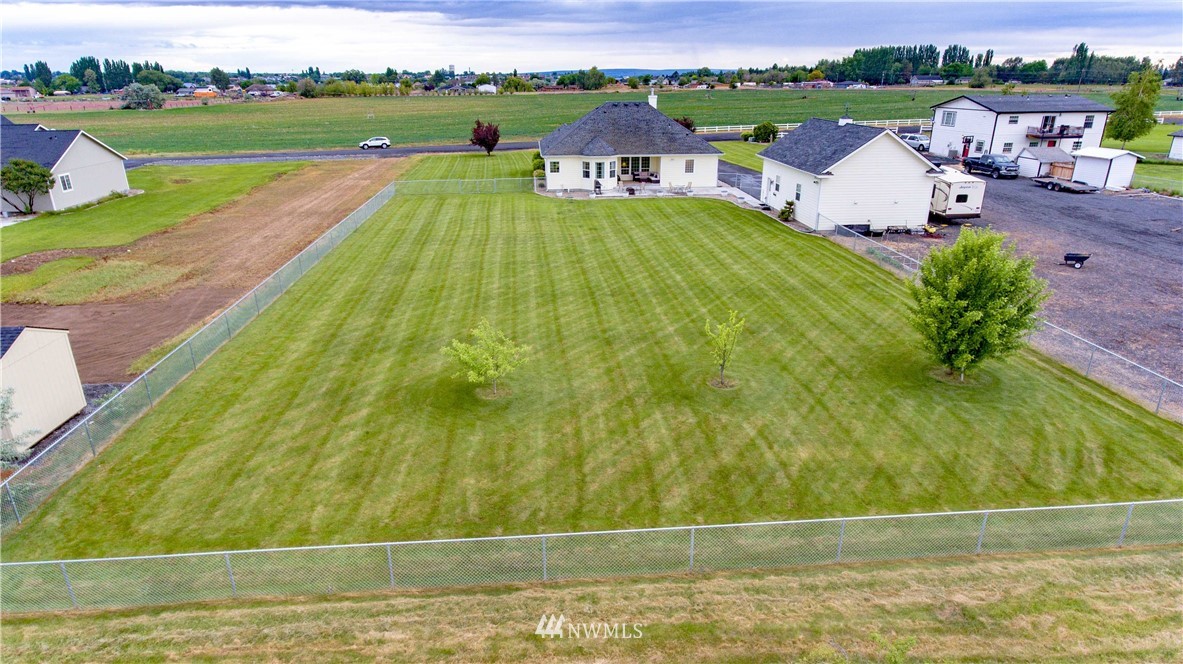 8118 2.4 Road Northeast Moses Lake, WA 98837 - Photo 5 of 25 Gallery Image 5
