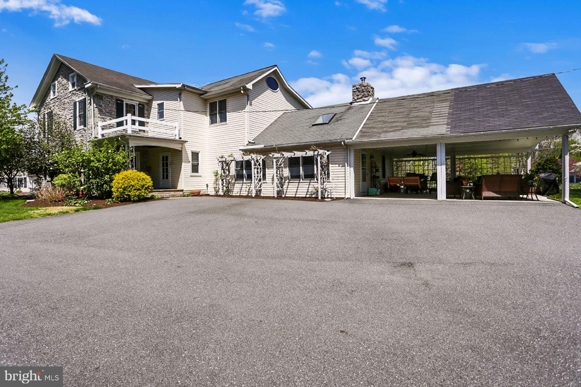 379 Martins Road Reading, PA 19608 - Photo 4 of 53