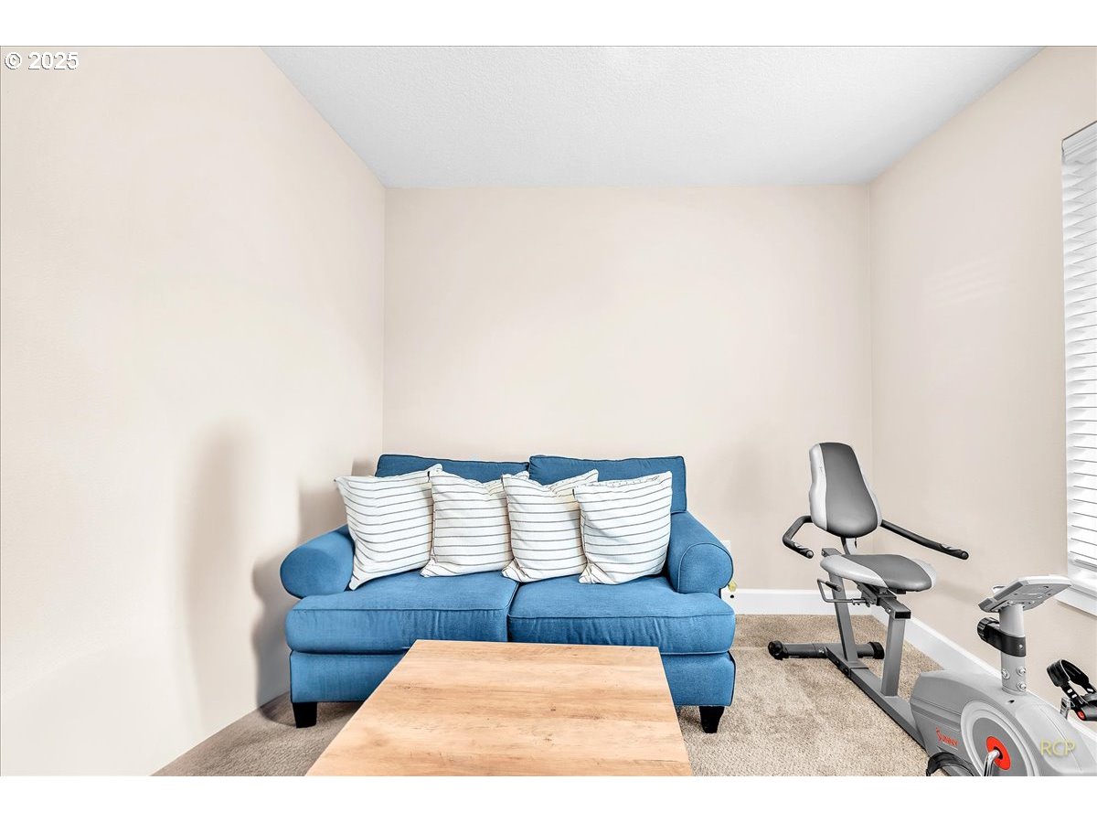 35560 Valley View Drive St. Helens, OR 97051 - Photo 34 of 47 a living room with furniture
