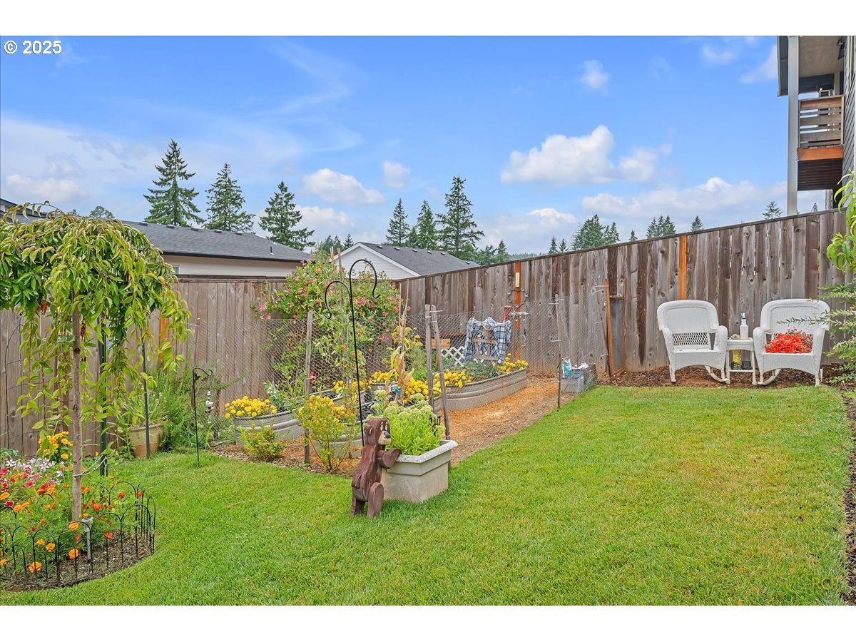 35560 Valley View Drive St. Helens, OR 97051 - Photo 5 of 47 a swimming pool with outdoor seating and yard
