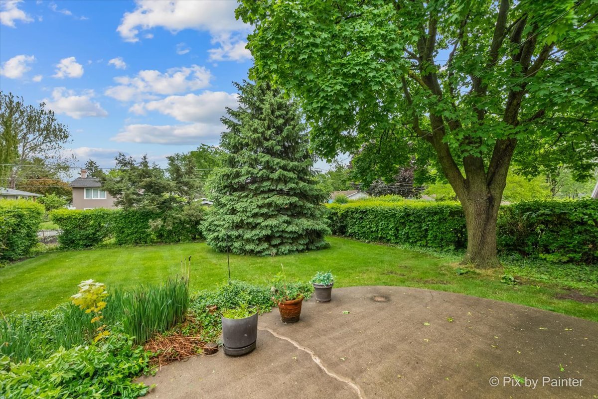 2302 Birch Lane Rolling Meadows, IL 60008 - Photo 27 of 30 a view of a patio with a garden