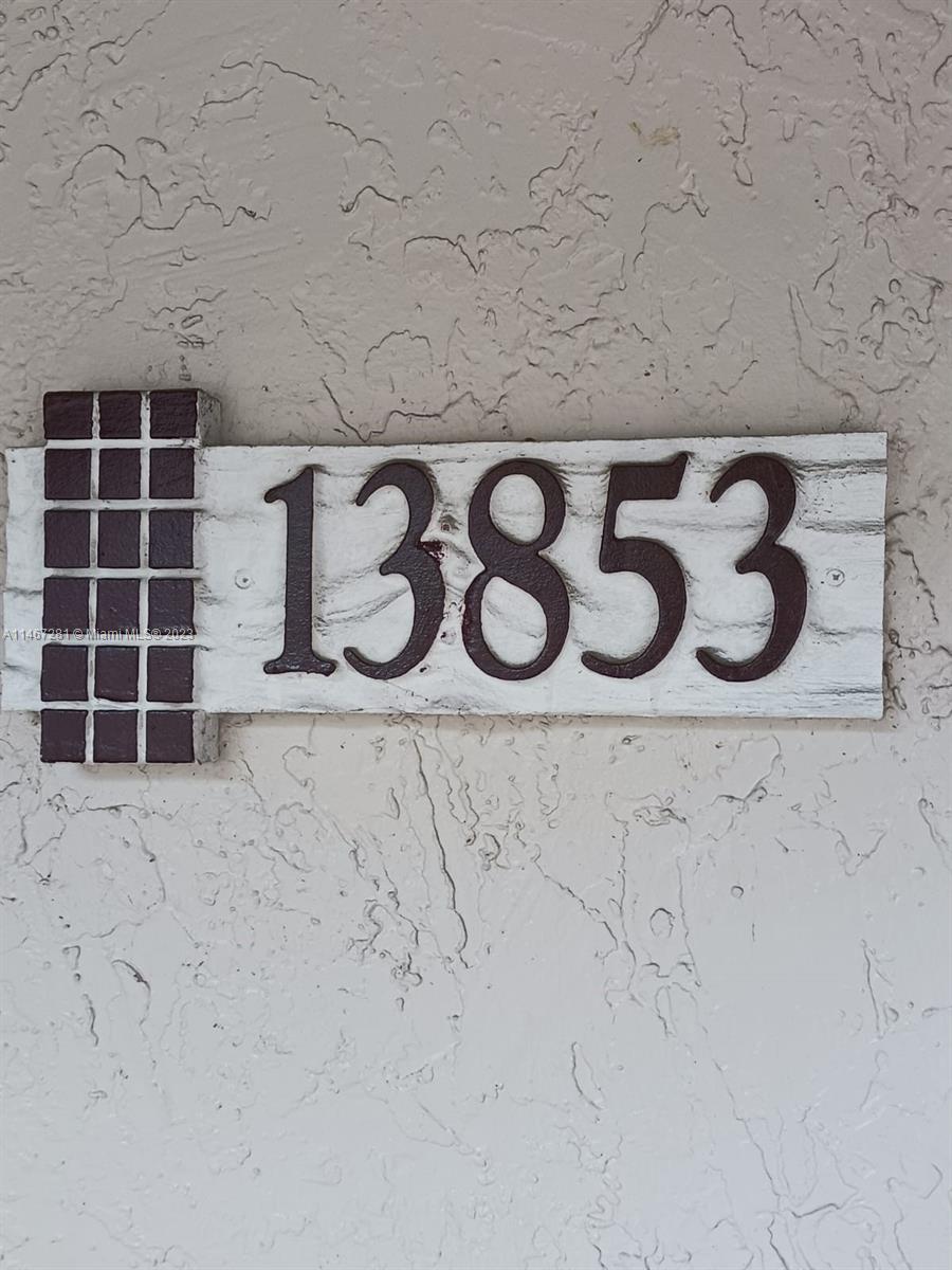 The Hammocks Miami, FL 33186 - Photo 4 of 17 a close up of a street sign