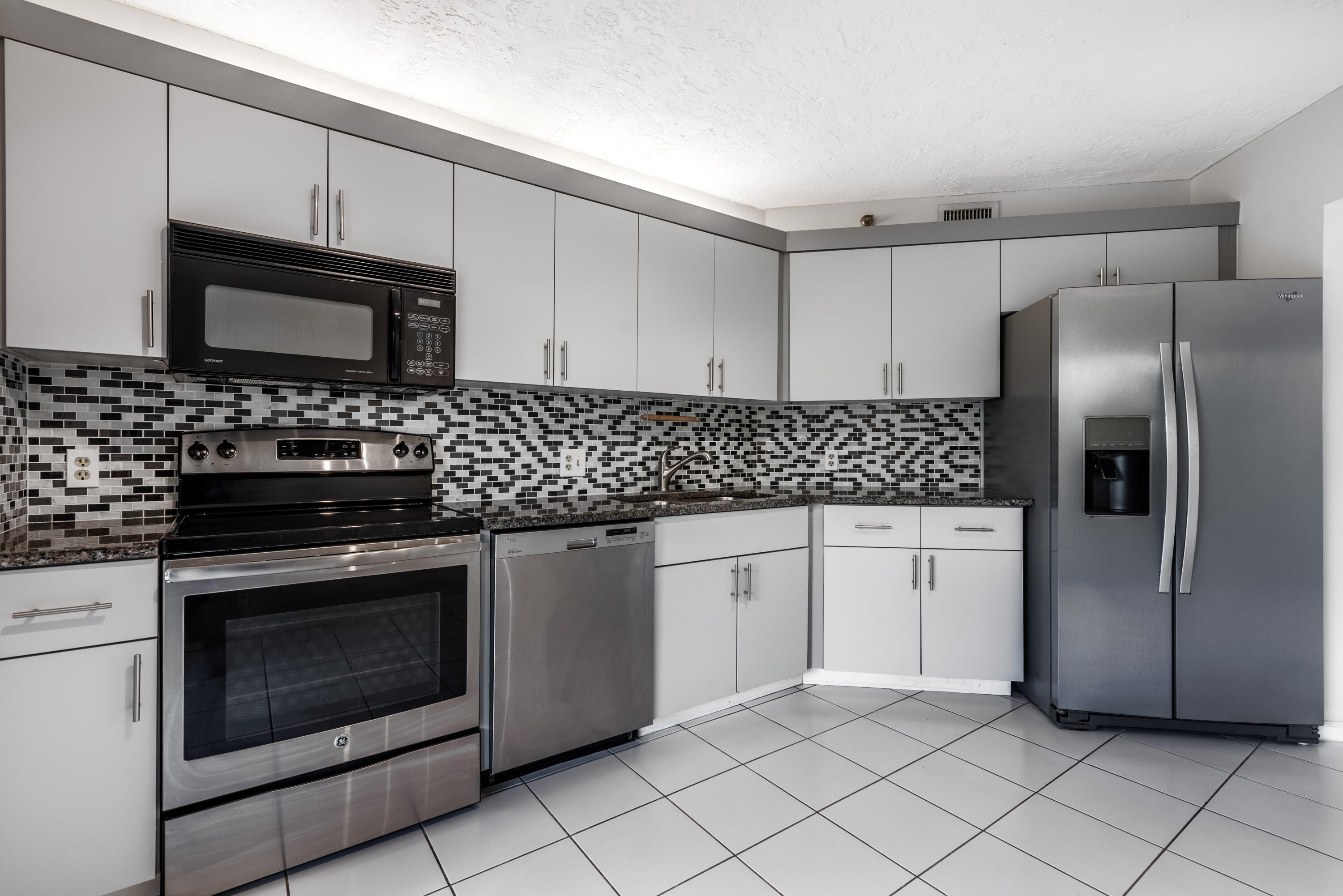 7519 La Paz Boulevard, Unit 302 Boca Raton, FL 33433 - Photo 11 of 29 7519 La Paz Blvd #302 (11 of 34)