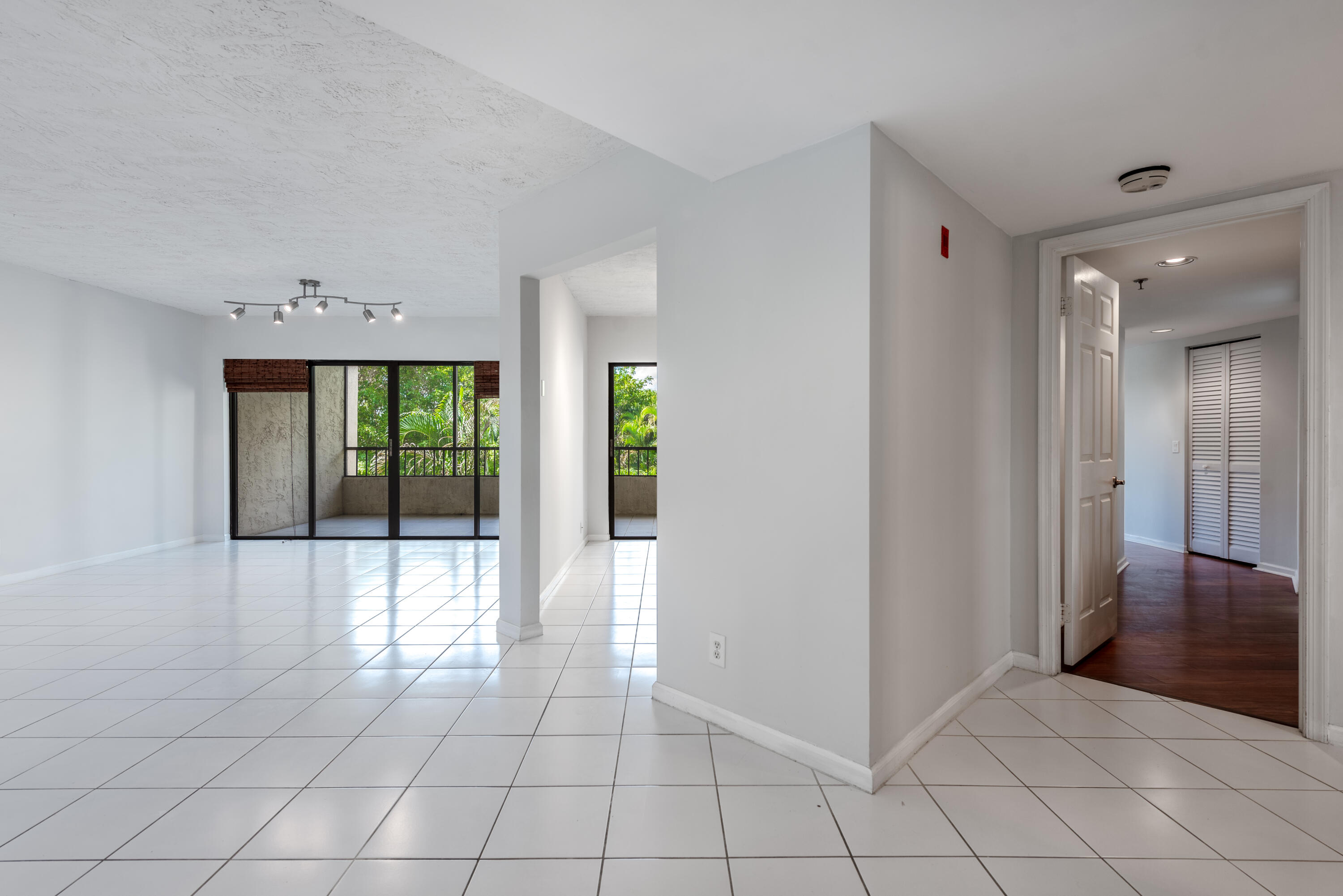7519 La Paz Boulevard, Unit 302 Boca Raton, FL 33433 - Photo 6 of 29 7519 La Paz Blvd #302 (6 of 34)