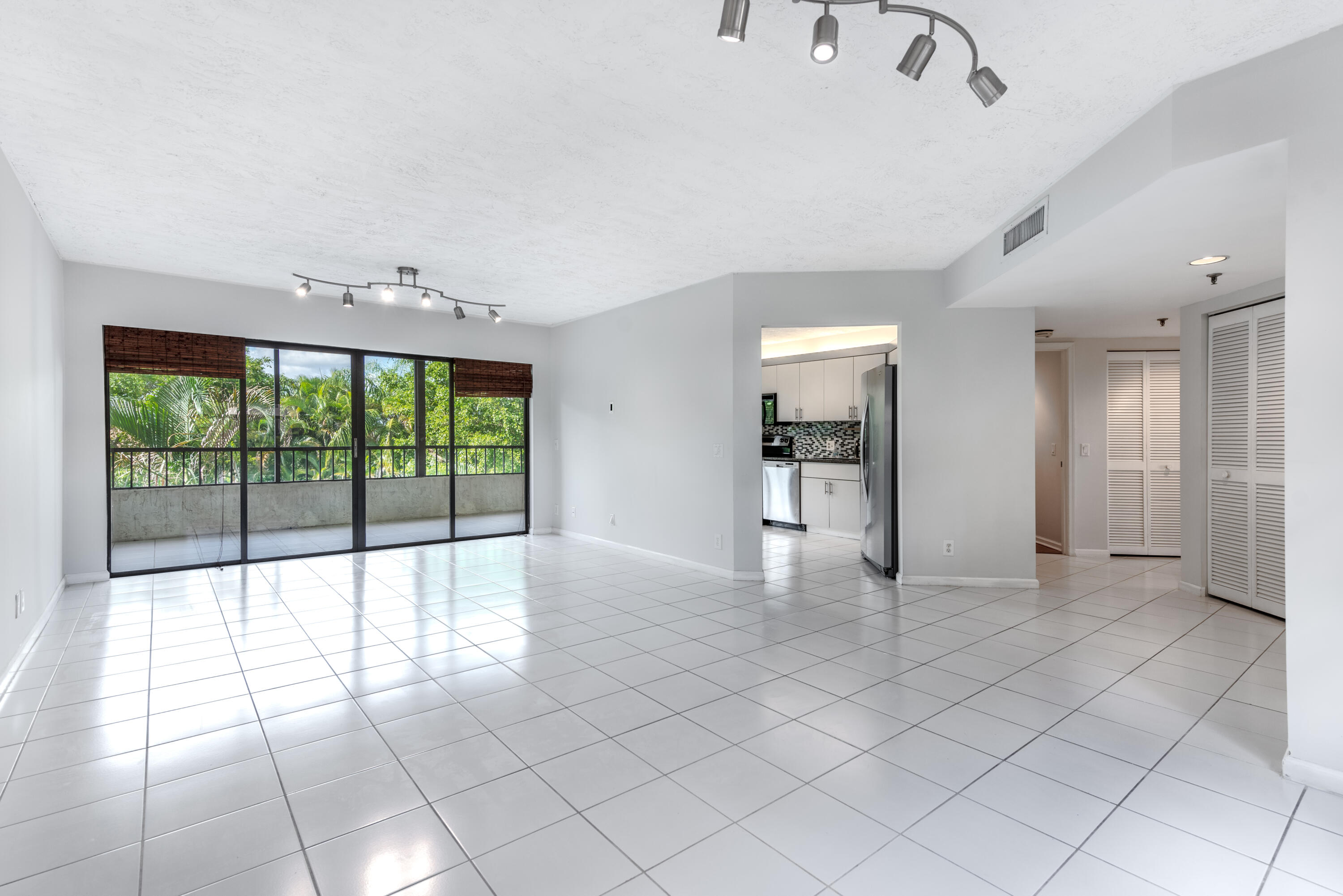 7519 La Paz Boulevard, Unit 302 Boca Raton, FL 33433 - Photo 7 of 29 7519 La Paz Blvd #302 (7 of 34)