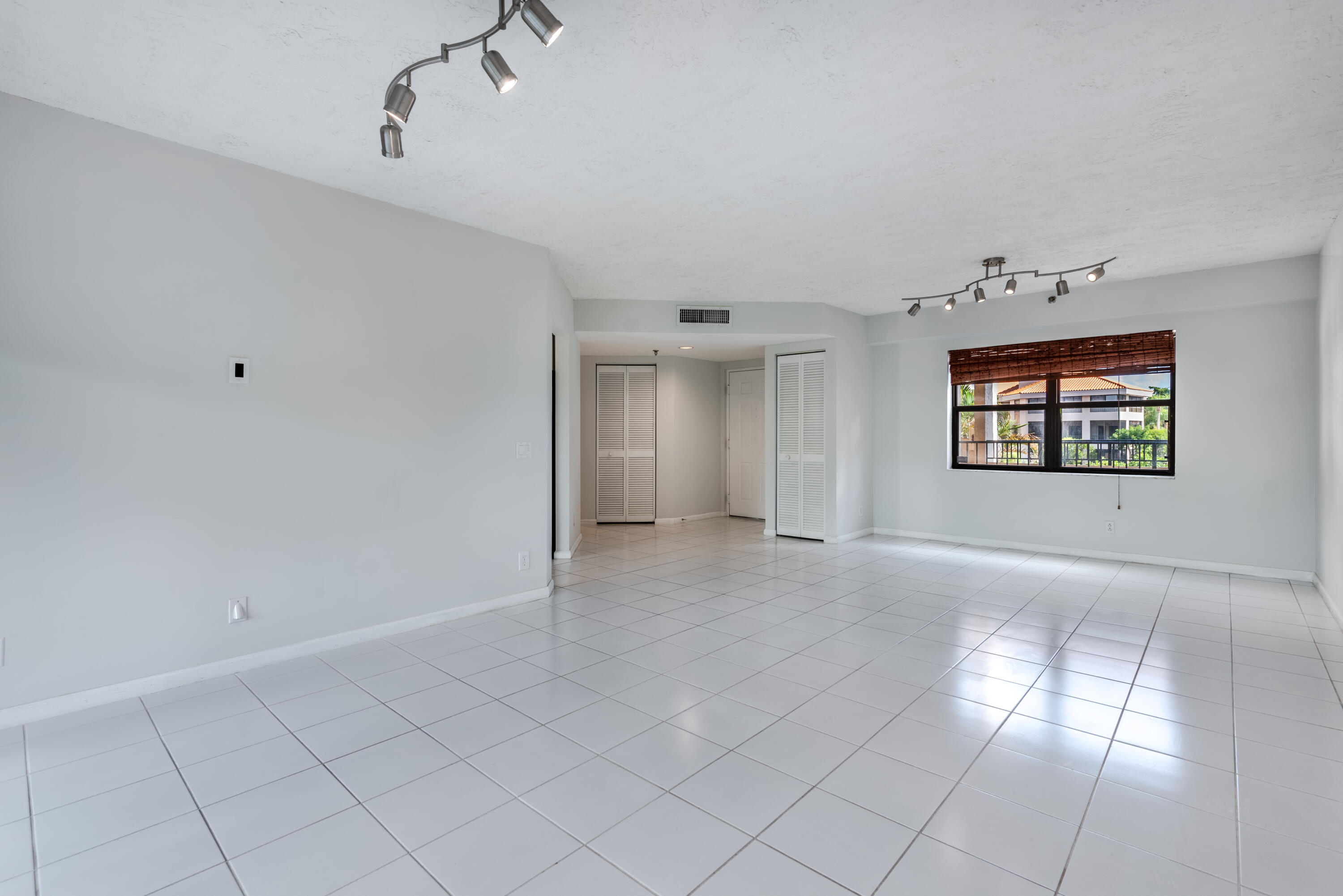 7519 La Paz Boulevard, Unit 302 Boca Raton, FL 33433 - Photo 8 of 29 7519 La Paz Blvd #302 (8 of 34)