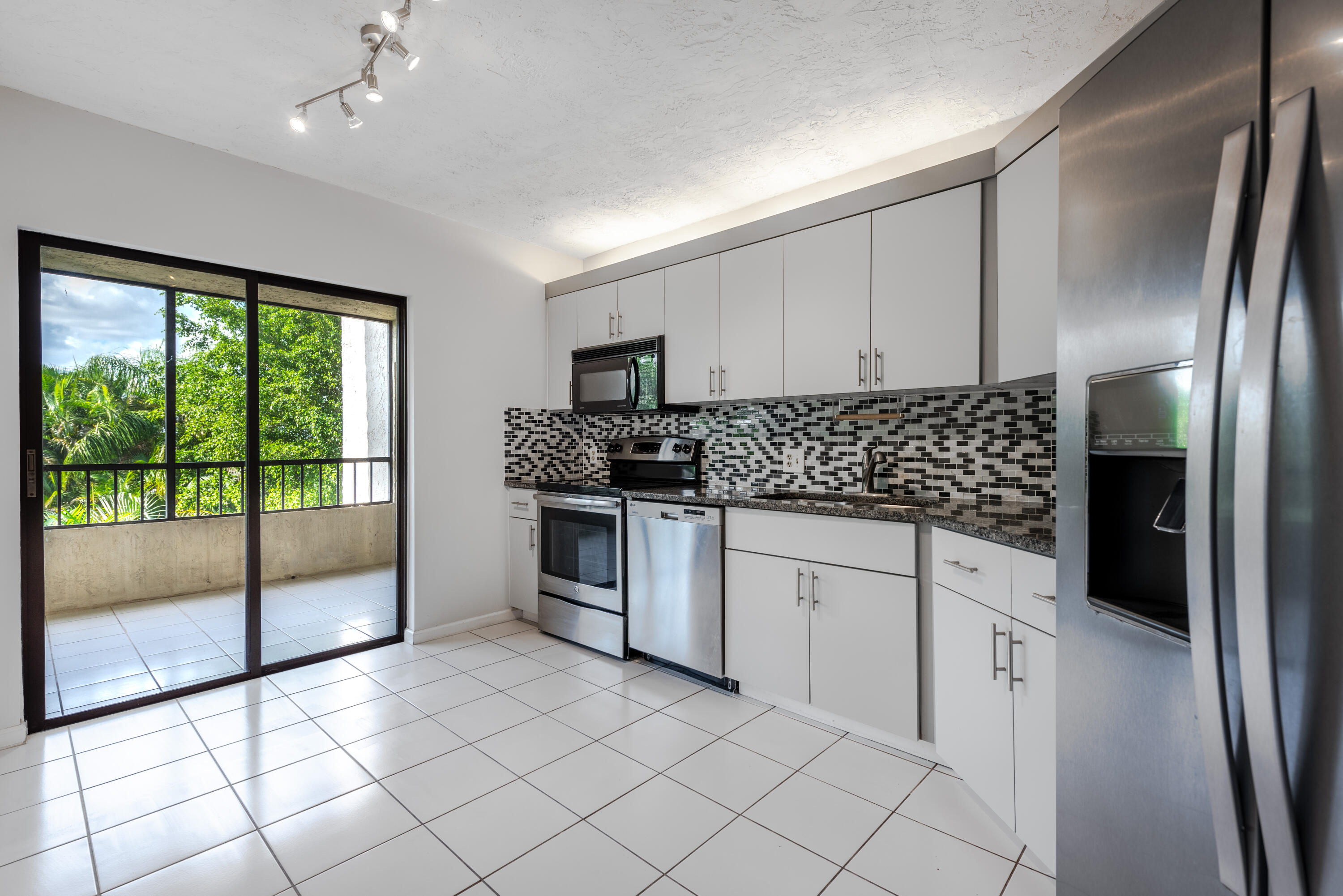 7519 La Paz Boulevard, Unit 302 Boca Raton, FL 33433 - Photo 10 of 29 7519 La Paz Blvd #302 (10 of 34)