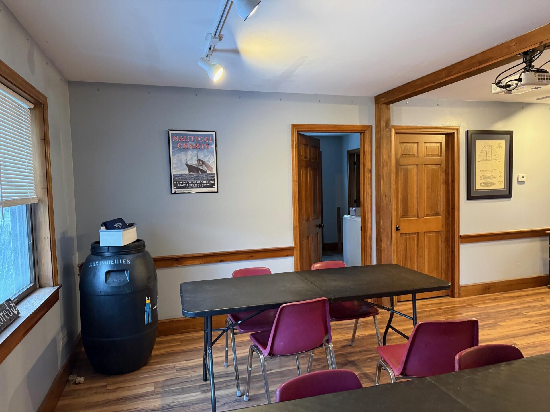 145 Main Street Thomaston, ME 04861 - Photo 18 of 35