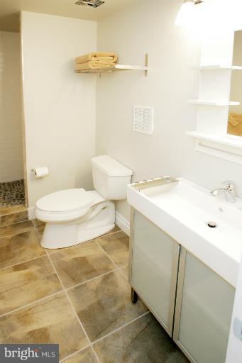 502 Rittenhouse Street Northwest Washington, DC 20011 - Photo 14 of 15 Bath