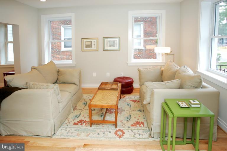 502 Rittenhouse Street Northwest Washington, DC 20011 - Photo 4 of 15 Living Room