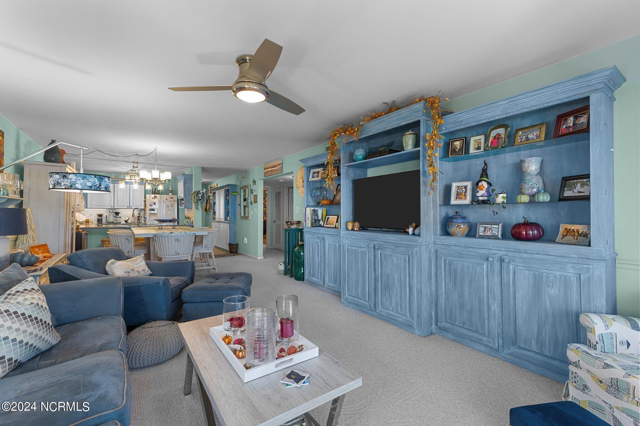 497 Salter Path Road, Unit B22 Pine Knoll Shores, NC 28512 - Photo 9 of 36 Living Room