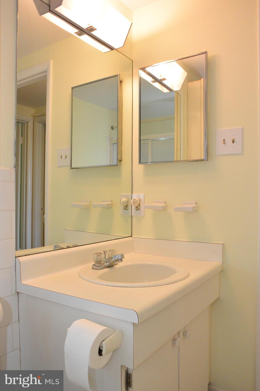 103 Cross Keys Road, Unit R103D2 Baltimore, MD 21210 - Photo 16 of 40