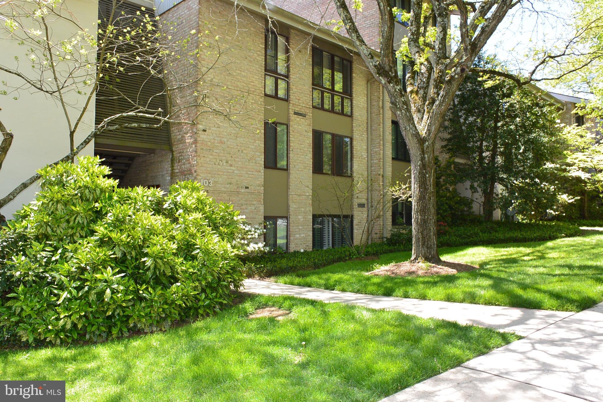 103 Cross Keys Road, Unit R103D2 Baltimore, MD 21210 - Photo 32 of 40