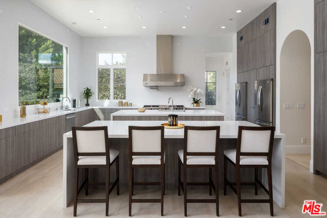 3307 Clerendon Road Beverly Hills, CA 90210 - Photo 3 of 17
