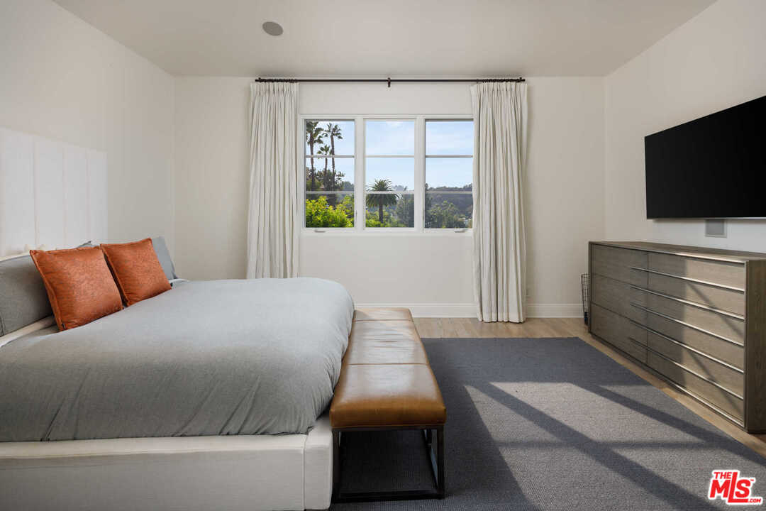 3307 Clerendon Road Beverly Hills, CA 90210 - Photo 9 of 17