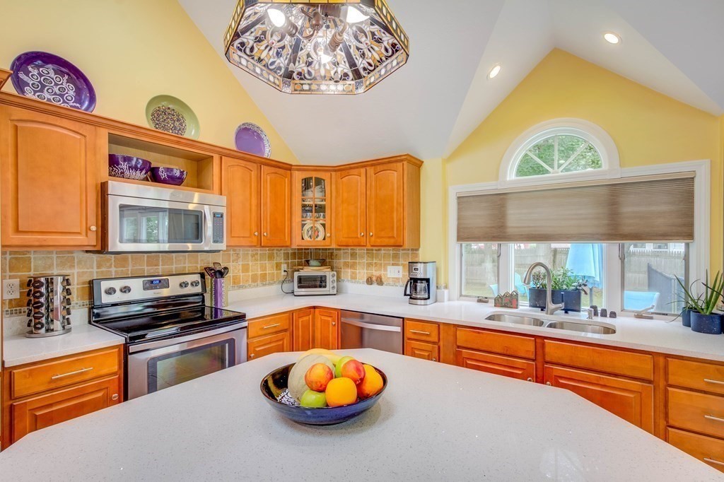 22 Maple Street Hudson, MA 01749 - Photo 4 of 42 Gallery Image 4