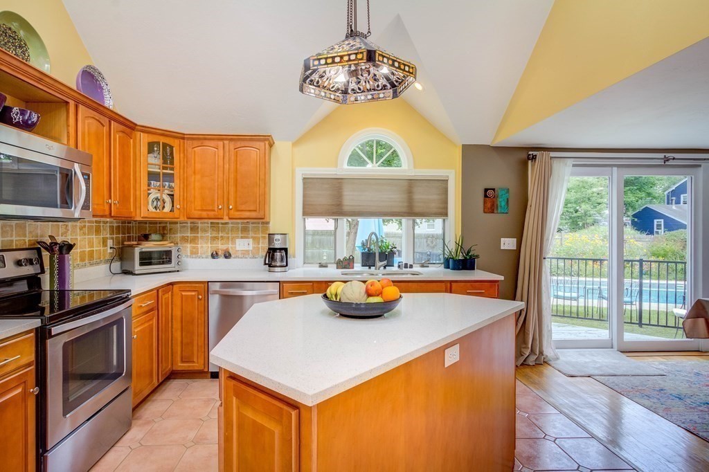22 Maple Street Hudson, MA 01749 - Photo 8 of 42 Gallery Image 8