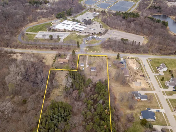 $249,900 | 600 Benson Road, Benton Harbor, MI 49022