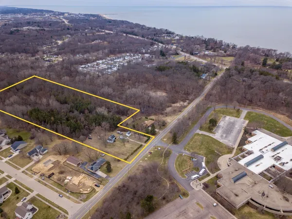 $249,900 | 600 Benson Road, Benton Harbor, MI 49022
