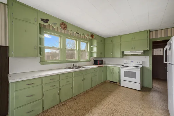 $249,900 | 600 Benson Road, Benton Harbor, MI 49022