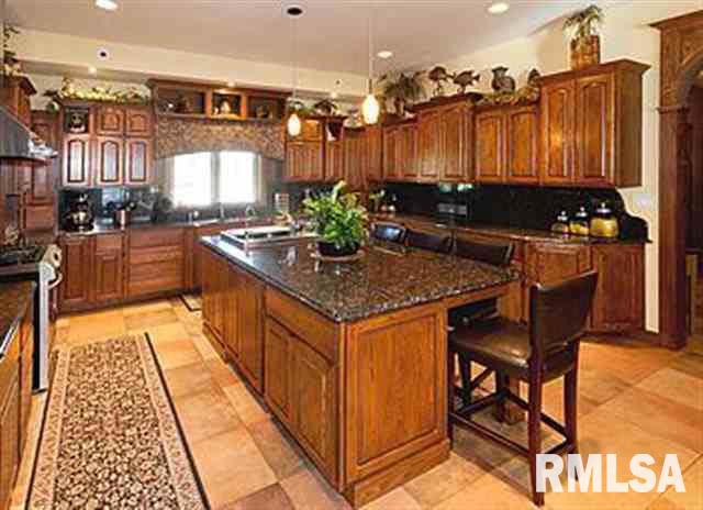 1955 Sweetland Road Muscatine, IA 52761 - Photo 8 of 24 Gallery Image 8