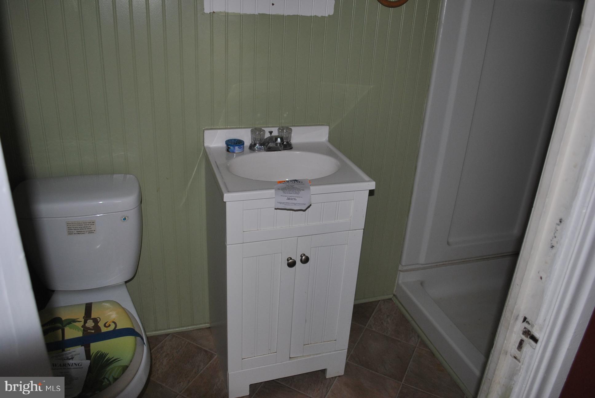422 Locust Street Hanover, PA 17331 - Photo 5 of 17 Bath