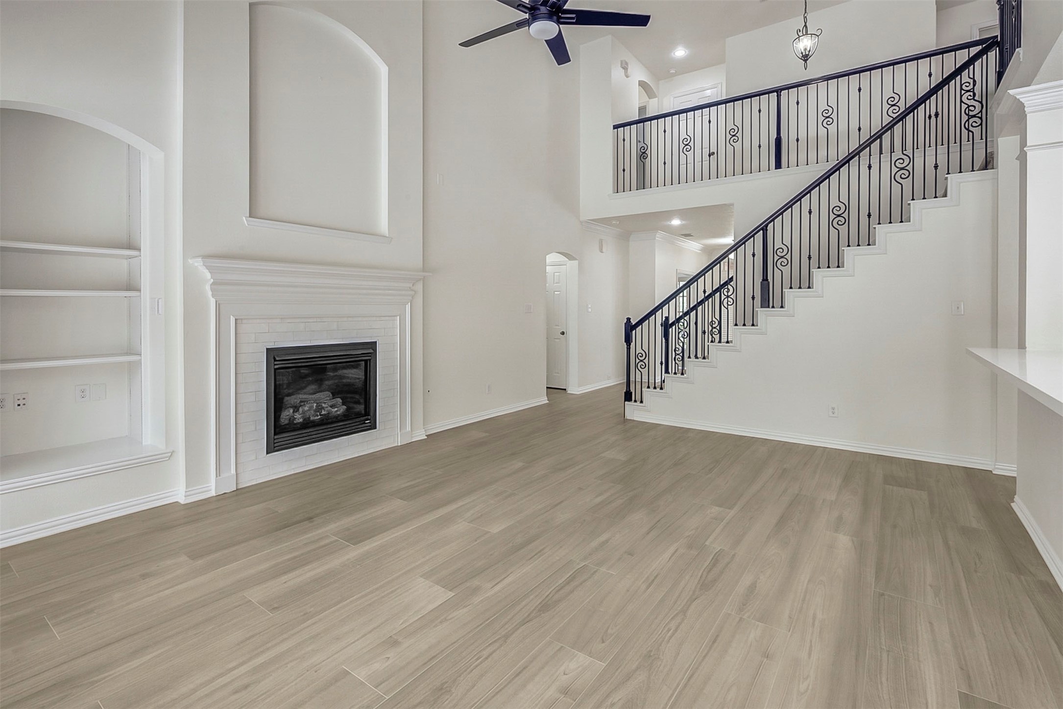 10 Chippewa Trail Spring, TX 77389 - Photo 15 of 46 Living Room
