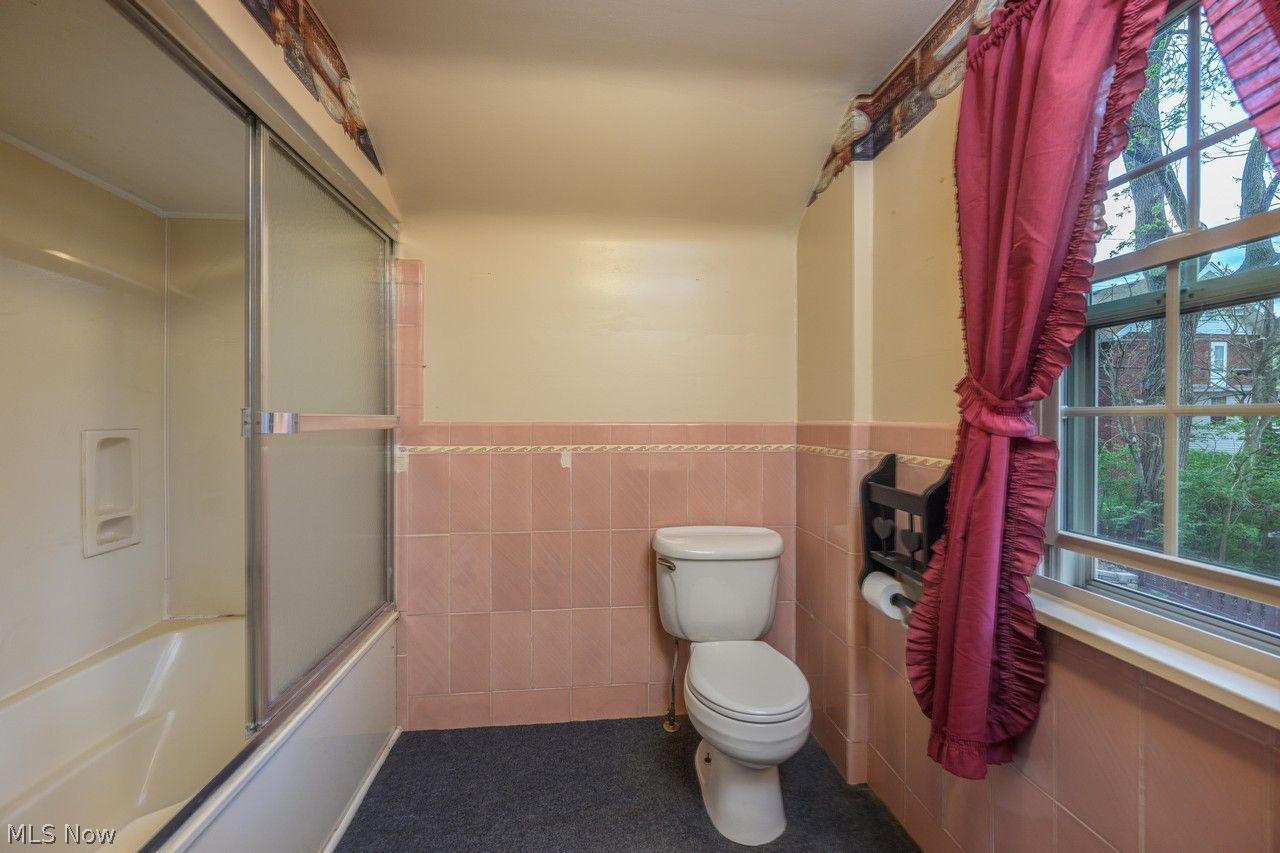 1422 Monument Road Northwest Canton, OH 44703 - Photo 18 of 31 Full bathroom