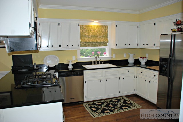 143 Oak Ridge Drive Boone, NC 28607 - Photo 4 of 20 Gallery Image 4