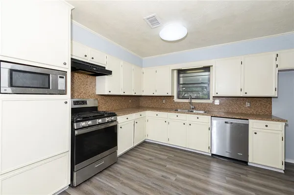 $240,000 | 927 Braeswood Drive, Bryan, TX 77803
