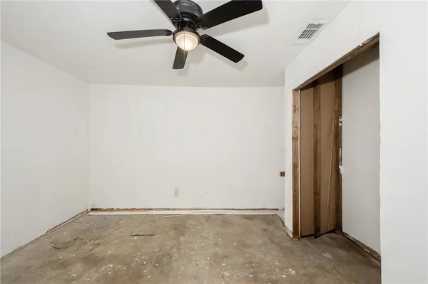 $240,000 | 927 Braeswood Drive, Bryan, TX 77803