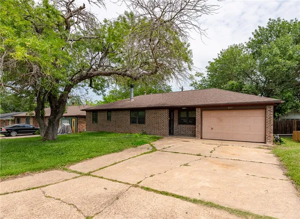 $240,000 | 927 Braeswood Drive, Bryan, TX 77803