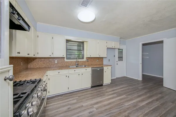 $240,000 | 927 Braeswood Drive, Bryan, TX 77803