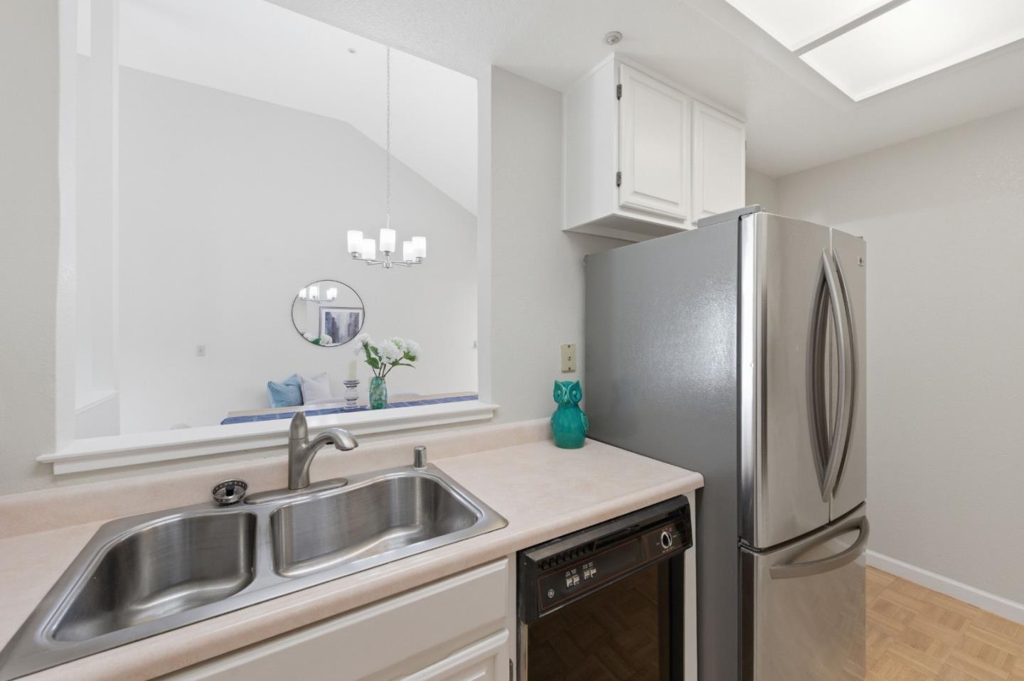 1040 Continentals Way, Unit 14 Belmont, CA 94002 - Photo 16 of 49