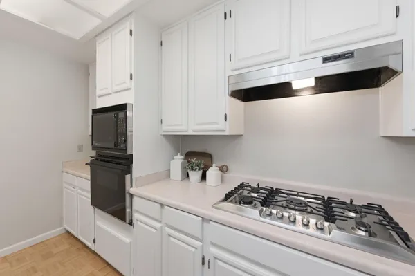 $1,498,000 | 1040 Continentals Way, Unit 14, Belmont, CA 94002