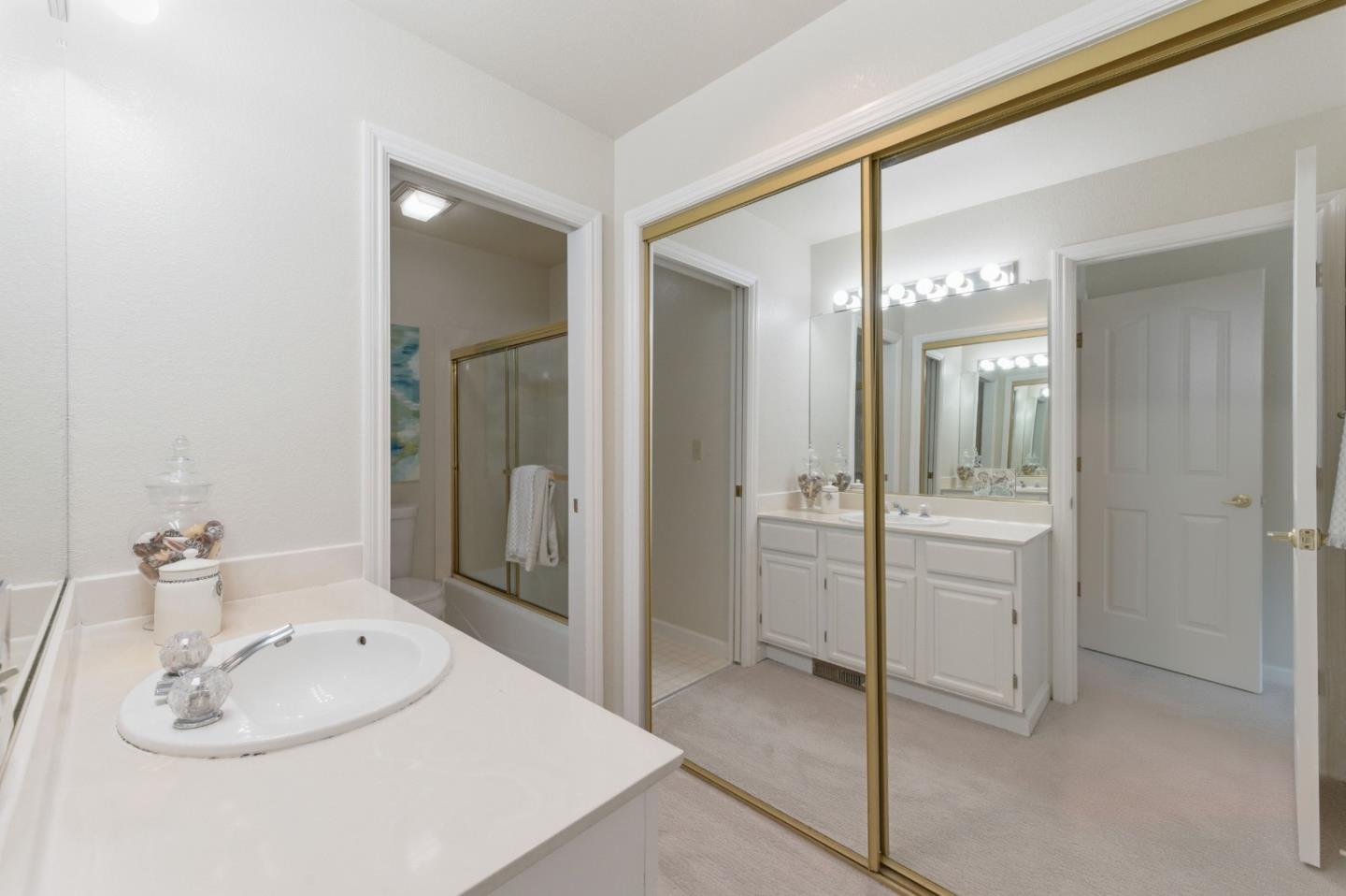 1040 Continentals Way, Unit 14 Belmont, CA 94002 - Photo 30 of 49