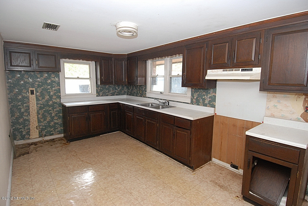 3940 Randall Road Green Cove Springs, FL 32043 - Photo 2 of 9 KITCHEN